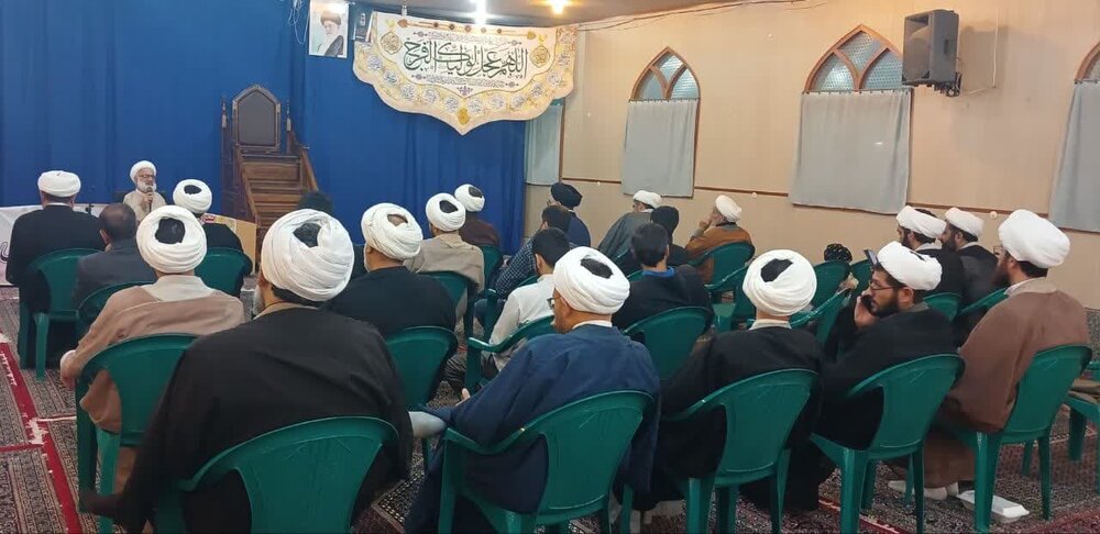 برگزاری ضیافت افطاری اساتید و طلاب مدرسه امیرالمومنین (ع) آران و بیدگل+عکس