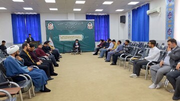 تصاویر/  دیدار جمعی از مداحان و قاریان نوجوان خرم آباد با نماینده ولی فقیه در لرستان