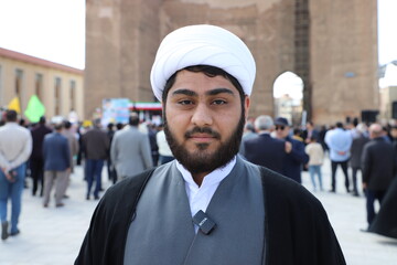 فیلم/ استاد مدرسه علمیه رشد قم: همچنان پای آرمان های انقلاب هستیم