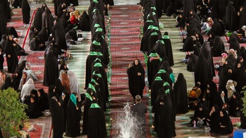 تصاویر/آیین خطبه‌ خوانی و شمع‌ گردانی در حرم مطهر حضرت محمد هلال بن علی(ع)