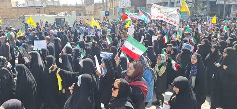 تصاویر/حضور طلاب مدرسه علمیه حضرت زهرا (س)سنجان در راهپیمایی روز قدس