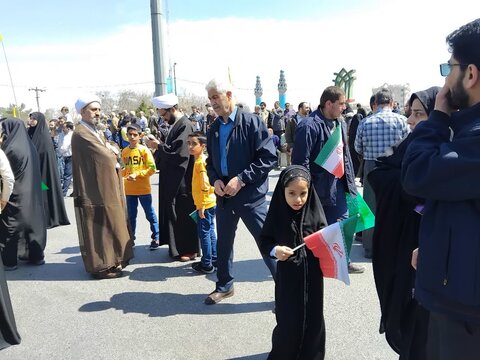 تصاویر/حضور طلاب مدرسه علمیه حضرت زهرا (س)سنجان در راهپیمایی روز قدس