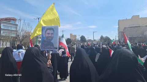 تصاویر/حضور طلاب مدرسه علمیه کوثر زرندیه در راهپیمایی روز قدس