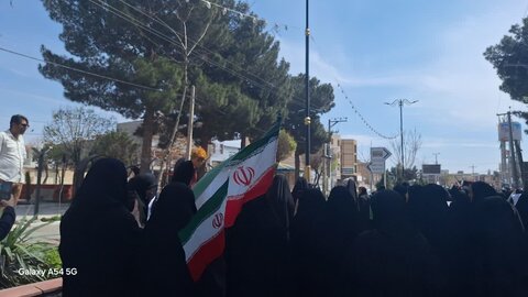 تصاویر/حضور طلاب مدرسه علمیه کوثر زرندیه در راهپیمایی روز قدس