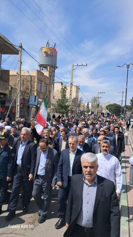 تصاویر/حضور طلاب مدرسه علمیه کوثر زرندیه در راهپیمایی روز قدس