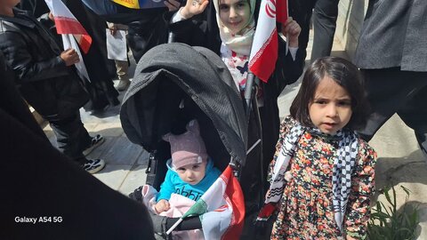 تصاویر/حضور طلاب مدرسه علمیه کوثر زرندیه در راهپیمایی روز قدس