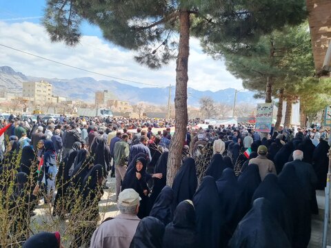 تصاویر/حضور پرشور طلاب مدرسه علمیه معصومیه تفرش در راهپیمایی روز قدس