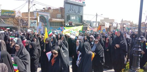 تصاویر/حضور حماسی طلاب مدرسه علمیه الهیه ساوه در راهپیمایی روز قدس