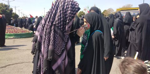 تصاویر/حضور حماسی طلاب مدرسه علمیه الهیه ساوه در راهپیمایی روز قدس