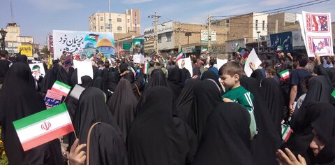 تصاویر/حضور حماسی طلاب مدرسه علمیه الهیه ساوه در راهپیمایی روز قدس