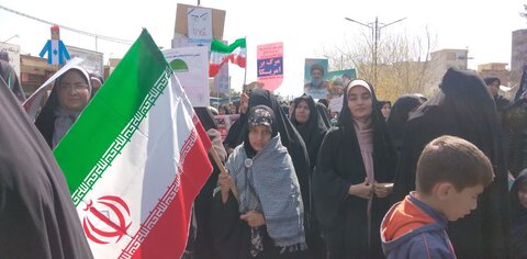 تصاویر/حضور حماسی طلاب مدرسه علمیه الهیه ساوه در راهپیمایی روز قدس