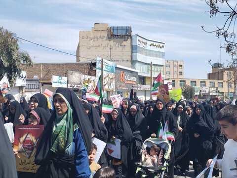 تصاویر/حضور حماسی طلاب مدرسه علمیه الهیه ساوه در راهپیمایی روز قدس