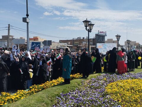 تصاویر/حضور حماسی طلاب مدرسه علمیه الهیه ساوه در راهپیمایی روز قدس