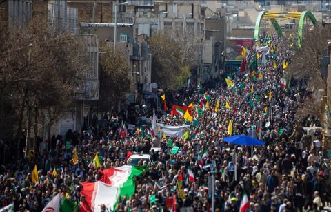 تصاویر/حضور طلاب مدرسه علمیه ریحانة النبی اراک در راهپیمایی روز قدس