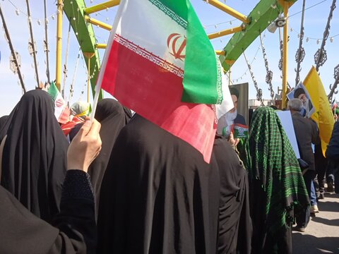 تصاویر/حضور طلاب مدرسه علمیه ریحانة النبی اراک در راهپیمایی روز قدس