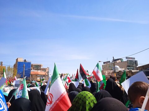 تصاویر/حضور طلاب مدرسه علمیه ریحانة النبی اراک در راهپیمایی روز قدس