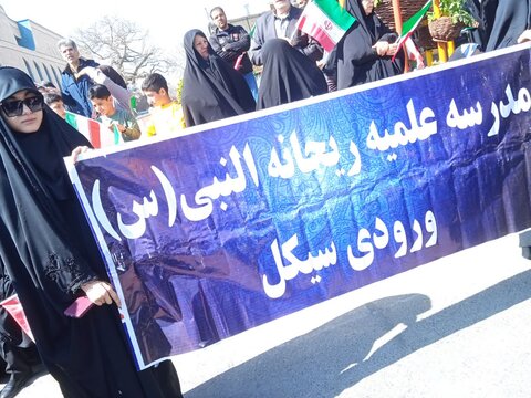 تصاویر/حضور طلاب مدرسه علمیه ریحانة النبی اراک در راهپیمایی روز قدس