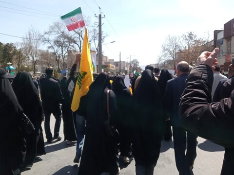 تصاویری از حضور طلاب مدرسه علمیه فاطمه الزهرا اراک در راهپیمایی روز قدس