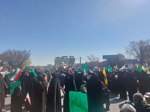 تصاویری از حضور طلاب مدرسه علمیه فاطمه الزهرا اراک در راهپیمایی روز قدس