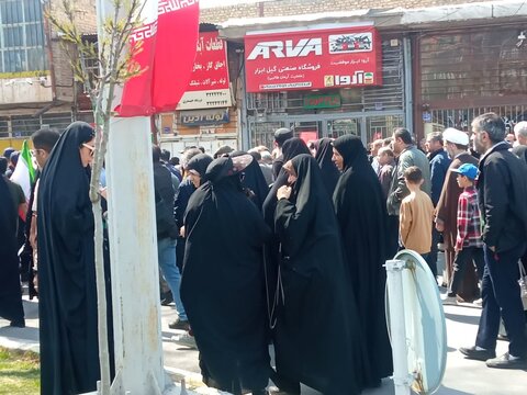 تصاویری از حضور طلاب مدرسه علمیه فاطمه الزهرا اراک در راهپیمایی روز قدس