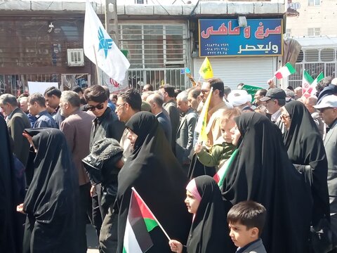 تصاویری از حضور طلاب مدرسه علمیه فاطمه الزهرا اراک در راهپیمایی روز قدس