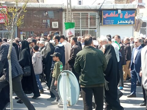 تصاویری از حضور طلاب مدرسه علمیه فاطمه الزهرا اراک در راهپیمایی روز قدس