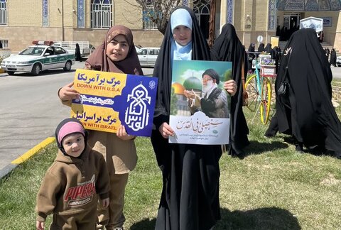 تصاویر/راهپیمایی روز قدس با حضور طلاب مدرسه علمیه حضرت زینب (س)آستانه