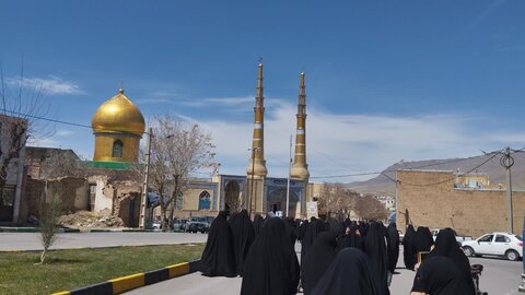 تصاویر/راهپیمایی روز قدس با حضور طلاب مدرسه علمیه حضرت زینب (س)آستانه