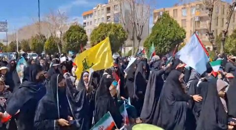 تصاویر/راهپیمایی روز قدس با حضور طلاب مدرسه علمیه حضرت زینب (س)آستانه