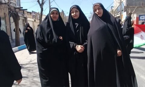 تصاویر/راهپیمایی روز قدس با حضور طلاب مدرسه علمیه حضرت زینب (س)آستانه