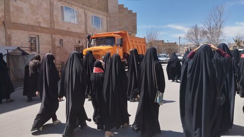 تصاویر/راهپیمایی روز قدس با حضور طلاب مدرسه علمیه حضرت زینب (س)آستانه