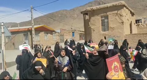 تصاویر/راهپیمایی روز قدس با حضور طلاب مدرسه علمیه حضرت زینب (س)آستانه