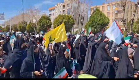 تصاویر/راهپیمایی روز قدس با حضور طلاب مدرسه علمیه حضرت زینب (س)آستانه