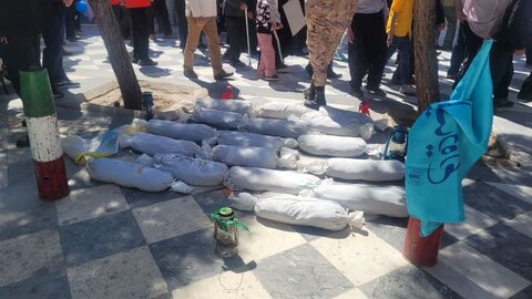 تصاویری از حضور پرشور طلاب مدرسه علمیه صدیقه طاهره غرق آباد در راهپیمایی روز قدس