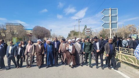 تصاویری از حضور پرشور طلاب مدرسه علمیه صدیقه طاهره غرق آباد در راهپیمایی روز قدس