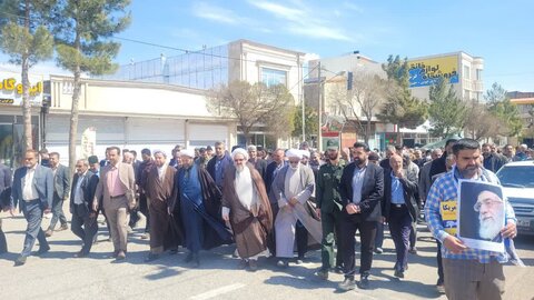 تصاویری از حضور پرشور طلاب مدرسه علمیه صدیقه طاهره غرق آباد در راهپیمایی روز قدس