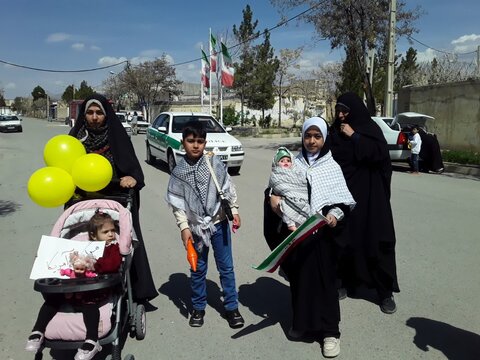 تصاویری از حضور پرشور طلاب مدرسه علمیه صدیقه طاهره غرق آباد در راهپیمایی روز قدس