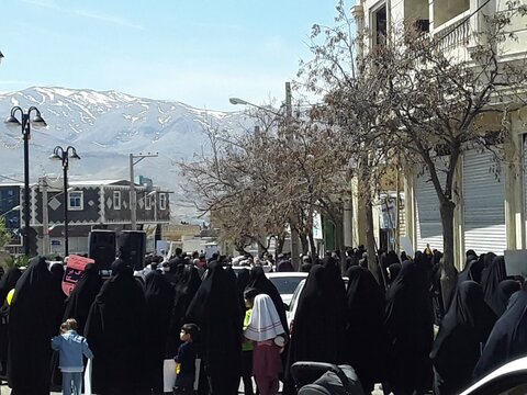 تصاویری از حضور پرشور طلاب مدرسه علمیه صدیقه طاهره غرق آباد در راهپیمایی روز قدس