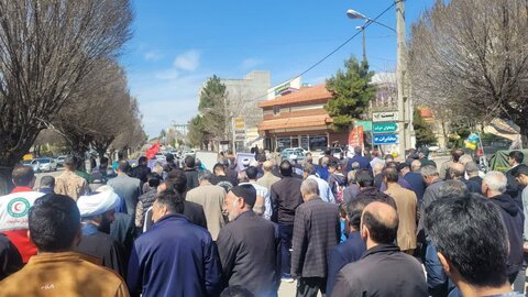 تصاویری از حضور پرشور طلاب مدرسه علمیه صدیقه طاهره غرق آباد در راهپیمایی روز قدس