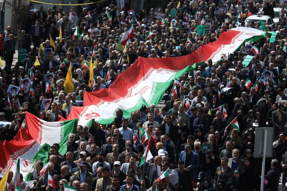 فیلم| خروش و حماسه آفرینی مردم اراک در روز جهانی قدس