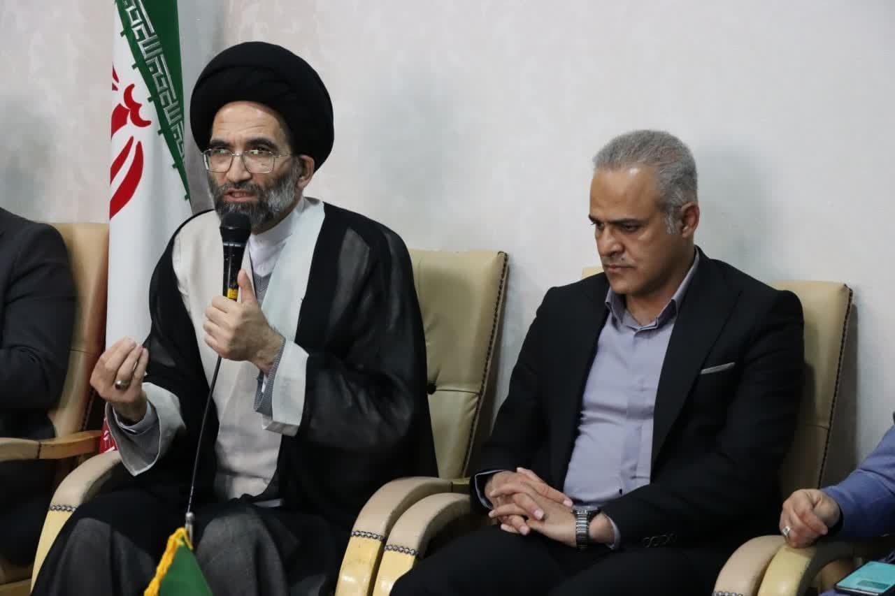 مدیران در نظام اسلامی هم فعالیت تخصصی داشته باشند و هم توسل به خدا و اهل بیت(ع)