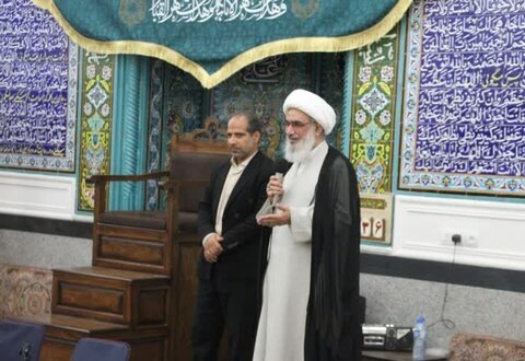 تصاویر/ حضور نماینده ولی فقیه در بوشهر در مسجد امام حسین(ع) هلیله