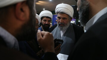 باید  ریشه‌های تمدن غربی را به چالش کشیده و در جهت تضعیف آن‌ها تلاش کرد