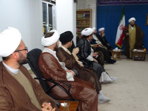 تصاویر نشست امام جمعه چهاریرج با مبلغین