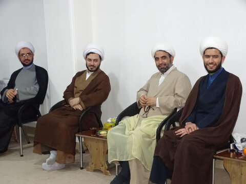 تصاویر نشست امام جمعه چهاریرج با مبلغین