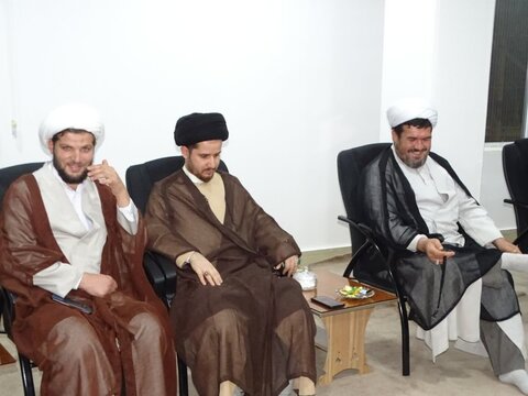 تصاویر نشست امام جمعه چهاریرج با مبلغین
