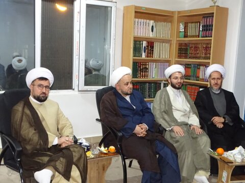 تصاویر نشست امام جمعه چهاریرج با مبلغین