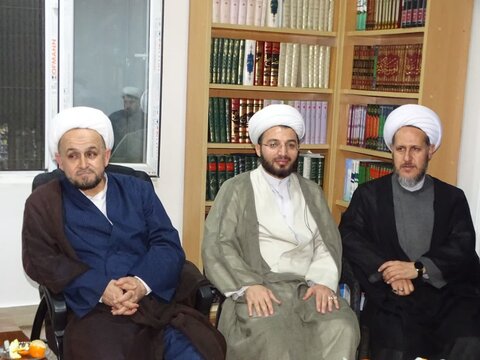 تصاویر نشست امام جمعه چهاریرج با مبلغین