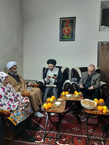 تصاویر/ دیدار نماینده ولی فقیه درکاشان با خانواده شهیدخداگو در روستای ابیانه