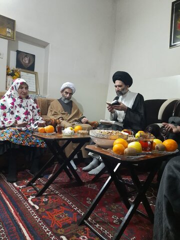 تصاویر/ دیدار نماینده ولی فقیه درکاشان با خانواده شهیدخداگو در روستای ابیانه